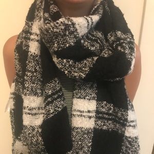 Plaid scarf, L.A. Hearts, soft material